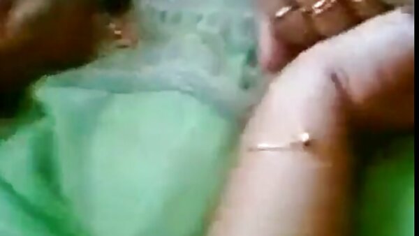 بلوند با سینه فیلم پورن hd کامل دستی شگفت انگیز به معشوقش می دهد