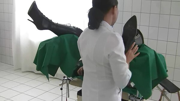 عوضی اجباری جنسی فیلم سکسی سوپر پورن با سینه های تقلبی آلانا رائه در بیدمشک خود می اندازد