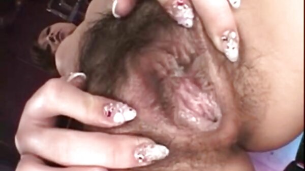 فاحشه سیاه با الاغ بزرگ دلوتا براون سگی پورن ۲۰۱۸ لعنتی روی کاناپه می شود