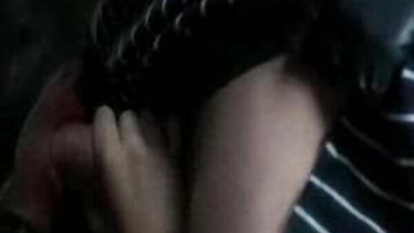 کاتیا کاسین، کاتیا کاسین، فیلم سکسپورن باکسوم، انگشتان پای خود را به شیوه ای جذاب رنگ می کند