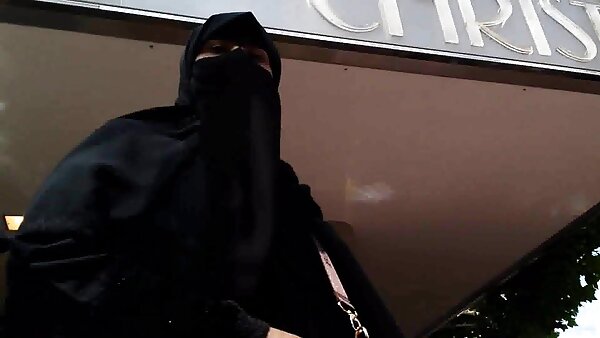 سبزه خنده pornچاق دار با الاغ نخی، دختر گاوچرانی فوق العاده ای است که می خواهد مقعد شود